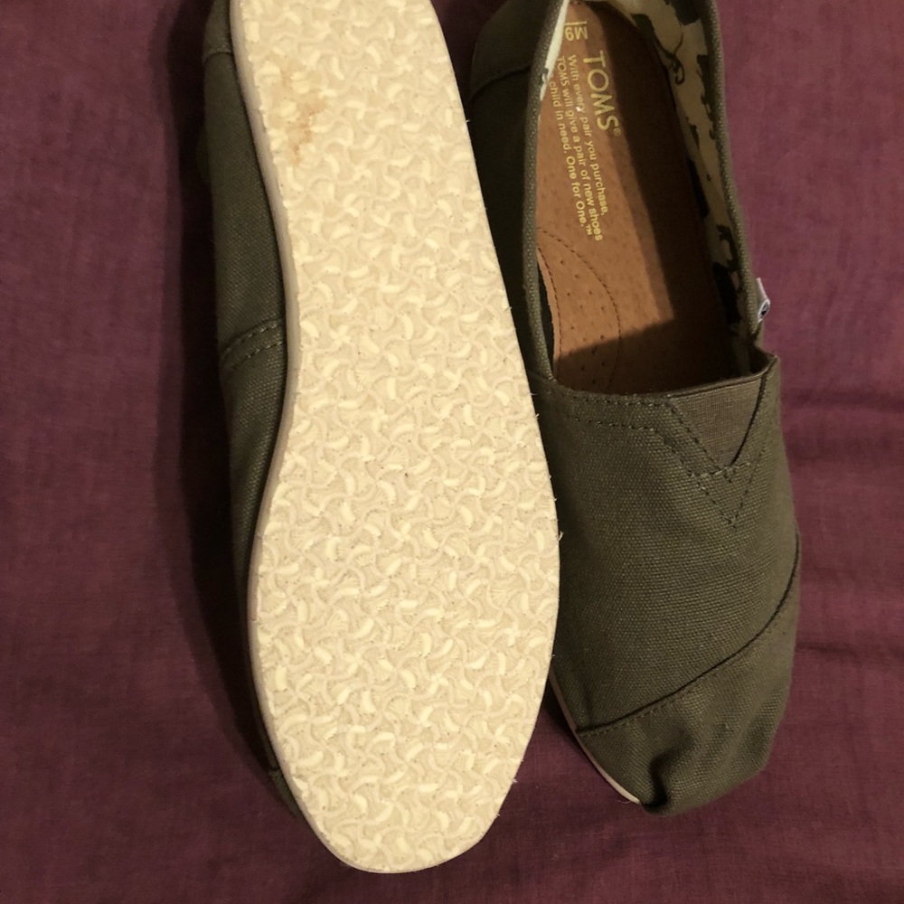 Men’s Toms NWOT